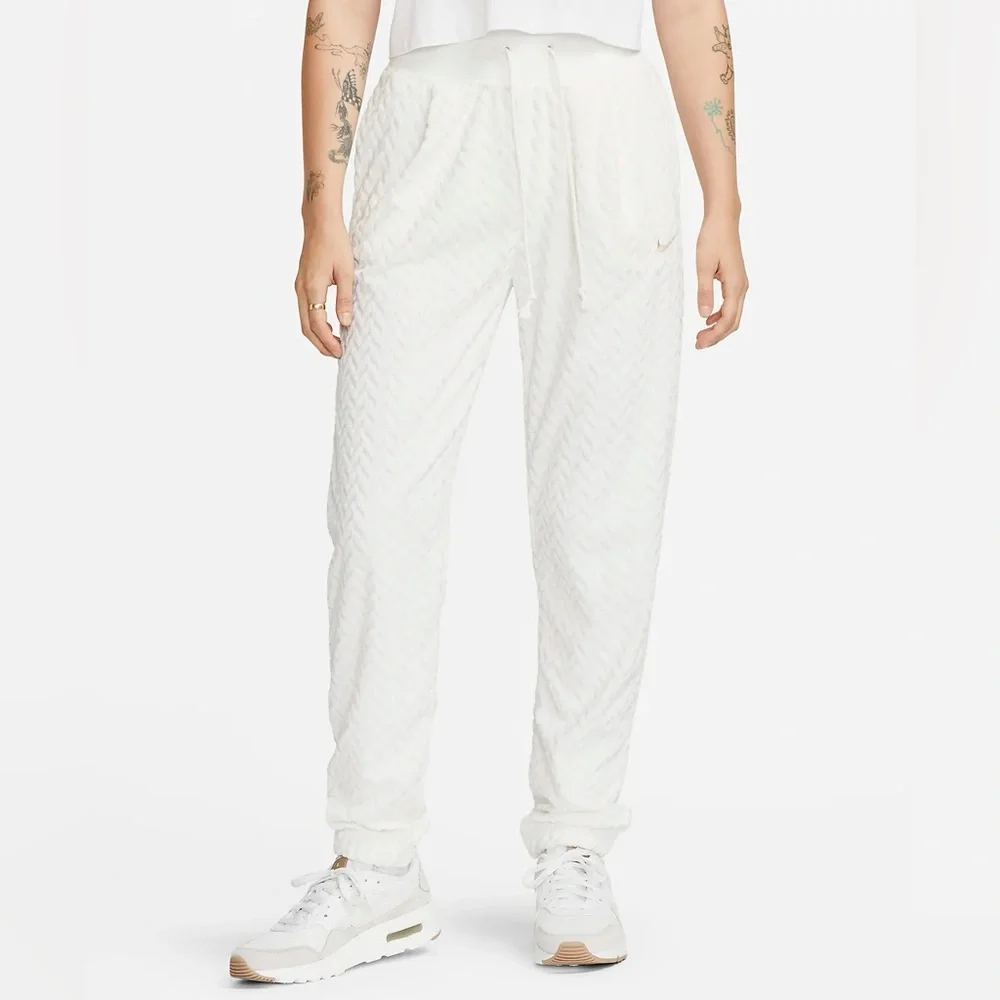 Nike Everyday Modern High Waisted Joggers